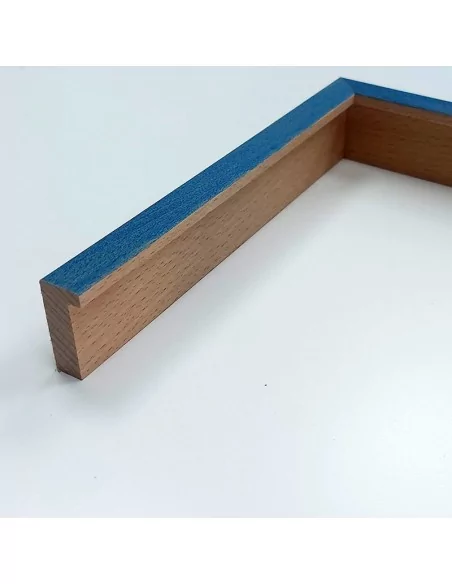 MOLDURA HAYA MACIZA CON TINTE AZUL. PARA CUADROS TIPO BAQUETON 21X43mm. MOLDURA HAYA MACIZA CON TINTE AZUL. PARA CUADROS TIPO BAQUETON 21X43mm.