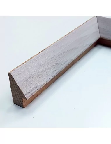 MOLDURA HAYA MACIZA CON TINTE BLANCO. PARA CUADROS TIPO PIRAMIDE 20X40mm. MOLDURA HAYA MACIZA CON TINTE BLANCO. PARA CUADROS TIPO PIRAMIDE 20X40mm.