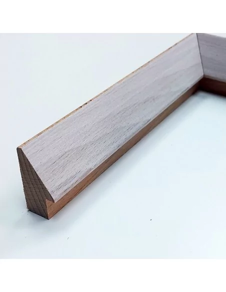 MOLDURA HAYA MACIZA CON TINTE BLANCO. PARA CUADROS TIPO PIRAMIDE 20X40mm. MOLDURA HAYA MACIZA CON TINTE BLANCO. PARA CUADROS TIPO PIRAMIDE 20X40mm.