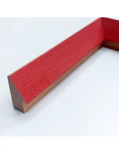 MOLDURA HAYA MACIZA CON TINTE ROJO. PARA CUADROS TIPO PIRAMIDE 20X40mm.
