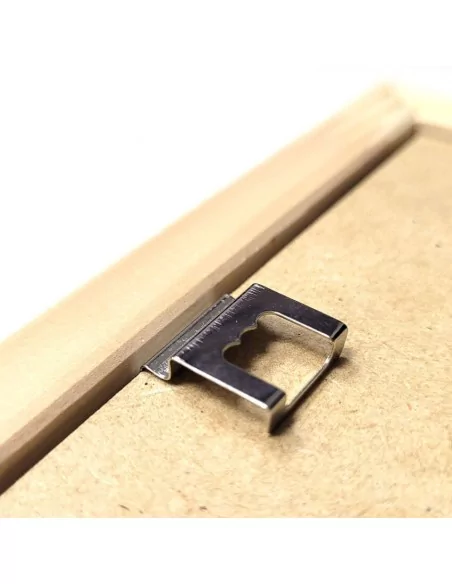 SUSPENSION POUR TABLEAUX SUR DOS MDF 2 / 3mm ÉPAISSEUR DENTELÉ CHROMÉ (Unité) SUSPENSION POUR TABLEAUX SUR DOS MDF 2 / 3mm ÉPAISSEUR DENTELÉ CHROMÉ (Unité)