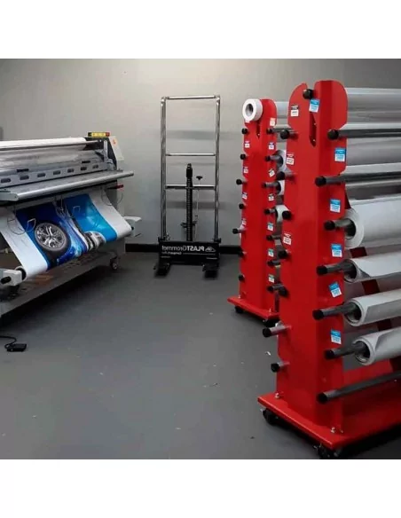 Soporte porta rollos Quartz para bobinas de vinilo y lona en taller Soporte porta rollos Quartz para bobinas de vinilo y lona en taller