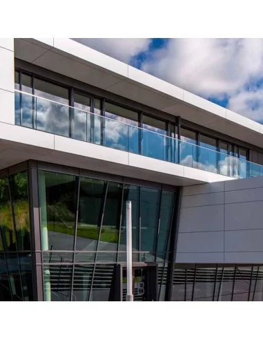 ALUCOBOND® PLUS 4 mm PLATE BRILLANTE... ALUCOBOND® PLUS 4 mm PLATE BRILLANTE...