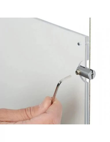 Grampos laterais para fixação de porta-cartazes em acrílico – Sistema Ulla vitrine Grampos laterais para fixação de porta-cartazes em acrílico – Sistema Ulla vitrine