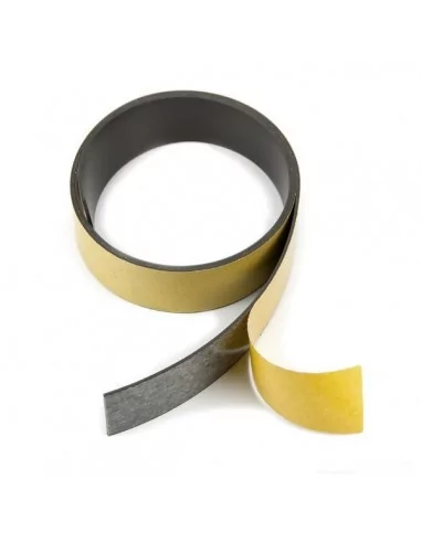 IMÁN FLEXIBLE ADHESIVO para ETIQUETAS. ROLLO 30m IMÁN FLEXIBLE ADHESIVO para ETIQUETAS. ROLLO 30m