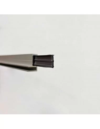 Cinta Keder de PVC gris con alma de silicona para instalación con martillo