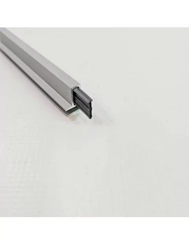 Cinta Keder de PVC gris con alma de silicona para instalación con martillo