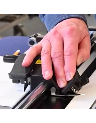 Fletcher 2200 – Cortadora profissional de passepartout e cartão pluma