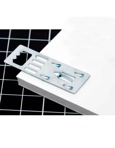 Colgador metálico dentado para paneles de Cartón Pluma y Foam Board