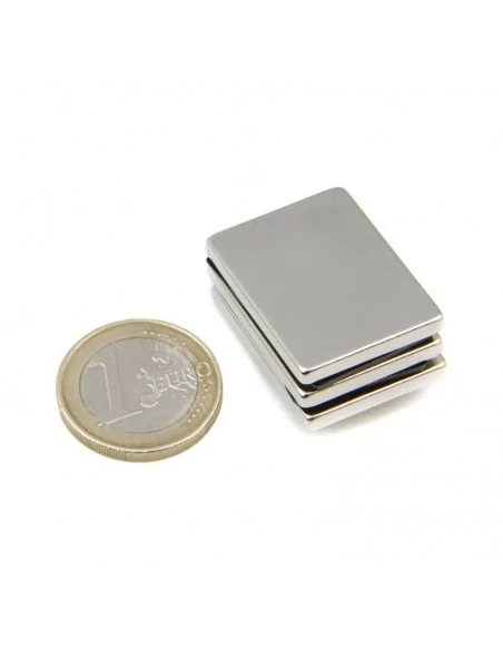 Bloco de neodímio 30 × 22 × 3 mm N35