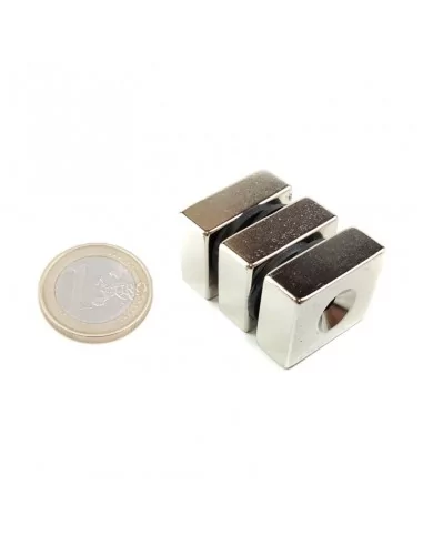 Bloque avellanado de neodimio 25 × 20 × 10 (⌀5) mm N35 cara Norte Bloque avellanado de neodimio 25 × 20 × 10 (⌀5) mm N35 cara Norte