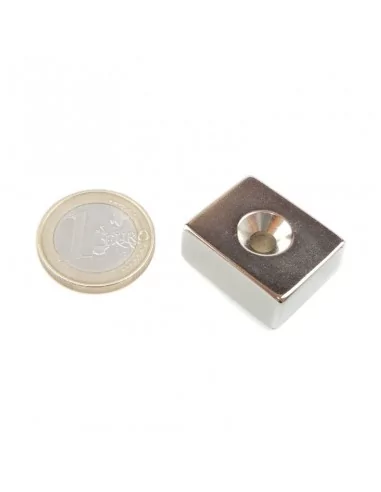 Bloque avellanado de neodimio 25 × 20 × 10 (⌀5) mm N35 cara Norte Bloque avellanado de neodimio 25 × 20 × 10 (⌀5) mm N35 cara Norte