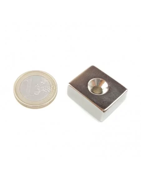 Bloque avellanado de neodimio 25 × 20 × 10 (⌀5) mm N35 cara Norte Bloque avellanado de neodimio 25 × 20 × 10 (⌀5) mm N35 cara Norte