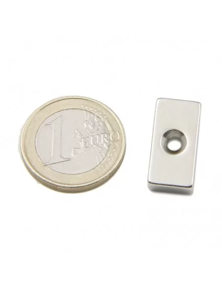 Bloque avellanado de neodimio 20 × 10 × 5 (⌀3) mm N35 cara Sur (2 taladros) Bloque avellanado de neodimio 20 × 10 × 5 (⌀3) mm N35 cara Sur (2 taladros)