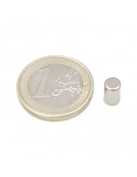 Barra cilíndrica de neodimio ⌀5 × 8 mm N35 Barra cilíndrica de neodimio ⌀5 × 8 mm N35