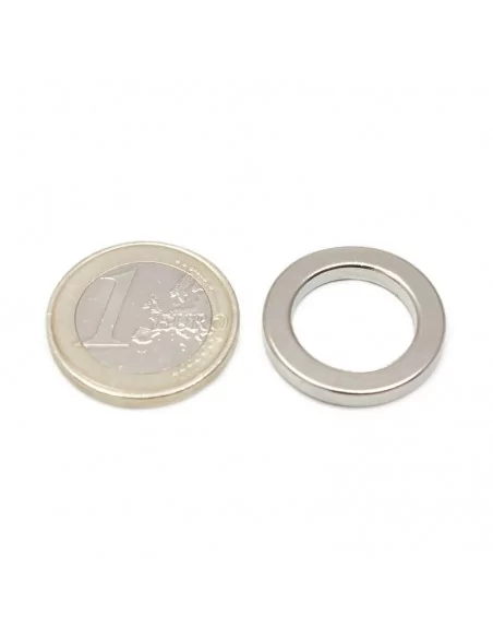 Aro de neodimio ⌀22 × 3 mm N35 (con agujero ⌀15) Aro de neodimio ⌀22 × 3 mm N35 (con agujero ⌀15)