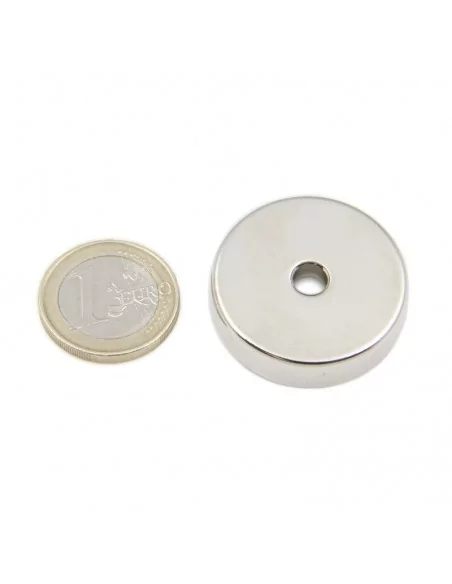 Base avec trou traversant en néodyme ⌀32 × 8 mm (avec trou ⌀6) N35 Base avec trou traversant en néodyme ⌀32 × 8 mm (avec trou ⌀6) N35