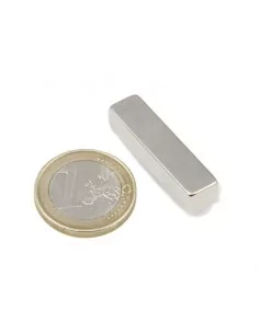 Bloco de neodímio 33 × 8 × 7 mm N35