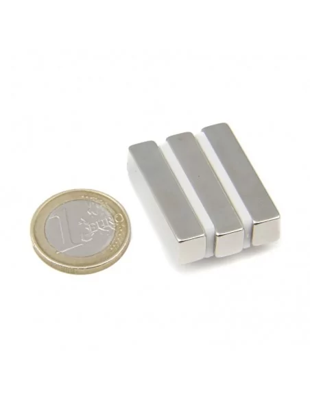 Bloco de neodímio 33 × 8 × 7 mm N35