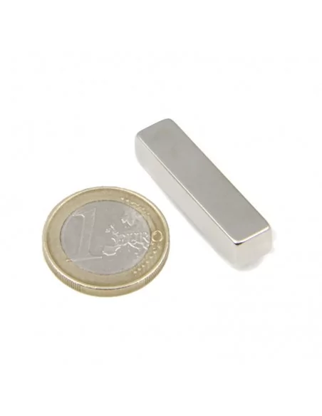 Bloco de neodímio 33 × 8 × 7 mm N35