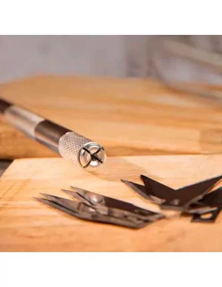 Bisturí cutter metálico con 10 cuchillas Bisturí cutter metálico con 10 cuchillas