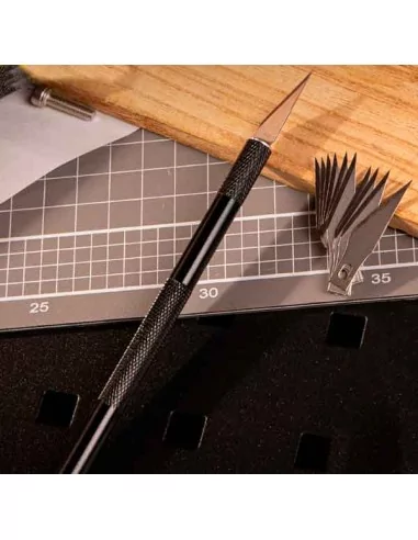 Cutter bistouri métallique avec 10 lames Cutter bistouri métallique avec 10 lames