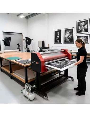 Laminadora eléctrica y neumática de 160 cm Sumach T165Pro con un rodillo calorífico