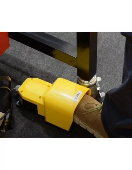 MAQUINA OLLADORA AUTOMÁTICA para lonas y textiles. Con auto abastecimiento
