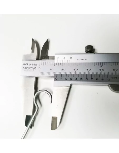 Varão metálico com gancho duplo para suspensão de cartazes no teto