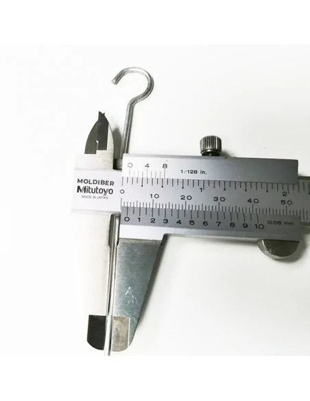 Varão metálico com gancho duplo para suspensão de cartazes no teto