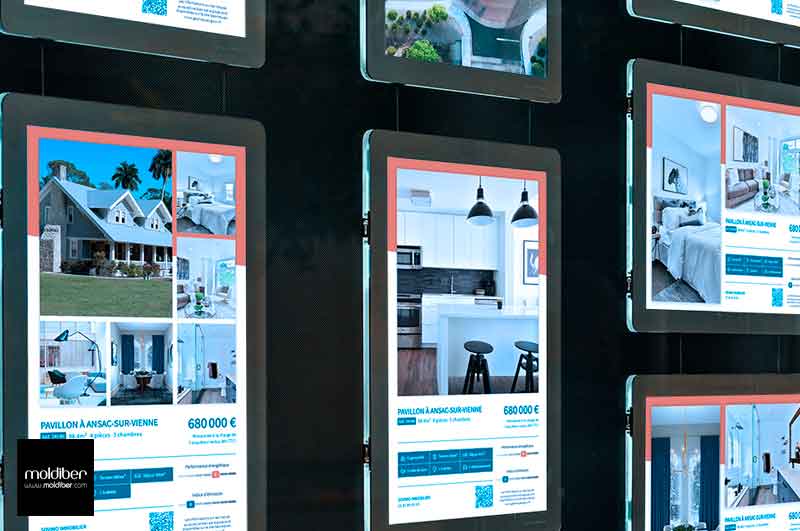 Escaparate-de-inmobiliaria-con-múltiples-carteles-LED-iluminados